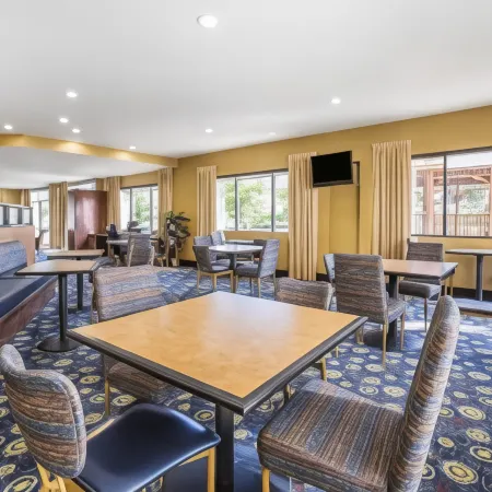 Comfort Suites