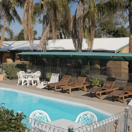 Lone Pine Motel