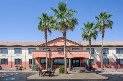 Super 8 Phoenix West I-10 Hotels in Estrella