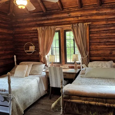 Peaceful 5-Bedroom Lodge in Lake George Adirondack Mountains