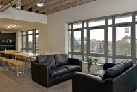Cwtsh Hostel
