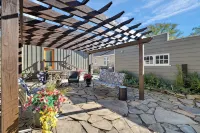 L1 - Firepit Nights & Beach Days, 3Br w/ Stunning Backyard, Pet Friendly Too - 4-Star