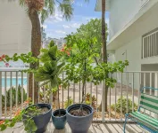 Key Biscayne Gem — Steps to Beach, Pool Views, King Bed, Parking - Wifi
