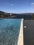 Waterfront family home on Smith Lake - Pools