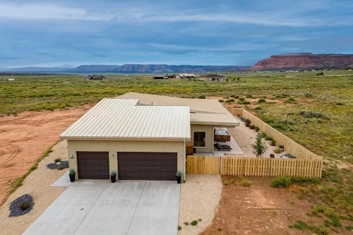 Private pool w/ slide, hot tub, and firepit! Near National Parks!
