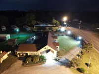 Four Oaks Lodging - Parkplatz