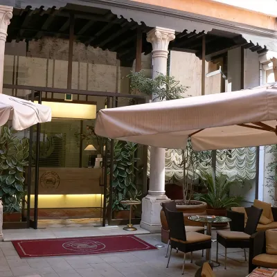 Hotel Liassidi Palace Отели рядом с достопримечательностью «Венецианский Арсенал»