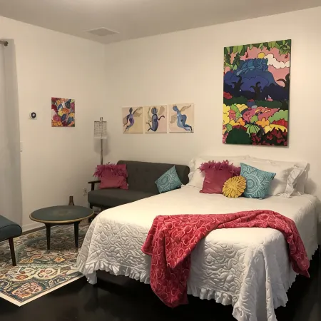 Lakefront Artist's Loft - Relax in Luxury!