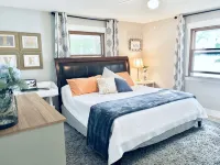 Spacious Lake home. Great for family/friends  getaway.  sleeps 10 - Chalets