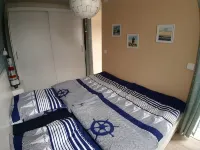 completely newly renovated with bright, modern equipment. Near the beach! - 무료 와이파이