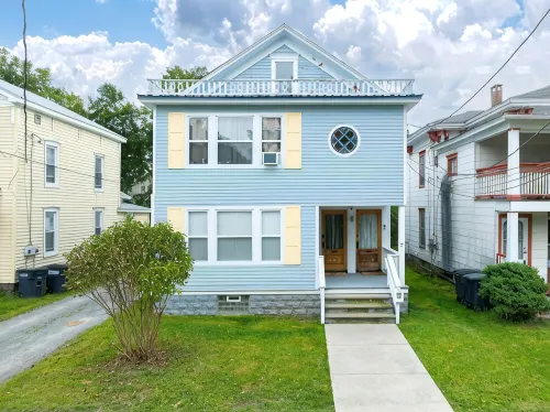 3 miles to B Ball, 5 min walk to Downtown! Stocked Kitchen, AC, WiFi, W/D - Apartments