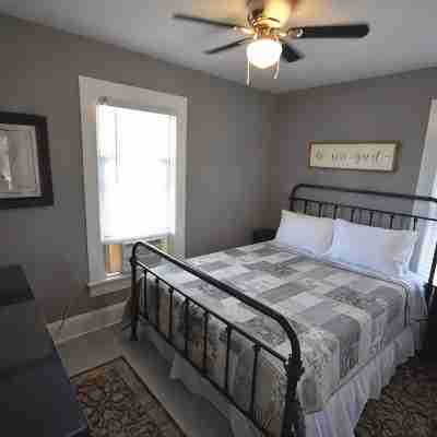 3BR Newly Renovated House in the heart of Sturgeon Bay Rooms