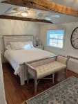 Cozy Cottage 1.5 mi. To Third Beach.