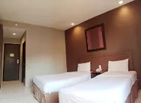 Hotel Artha Kencana Makassar - balcony