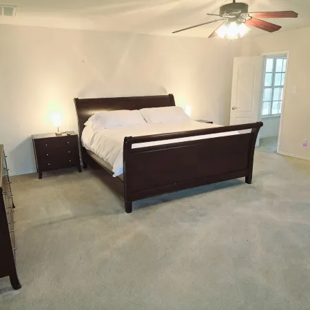 Spacious 5BR villa with backyard Oasis, Pool, Air hockey and high speed WiFi