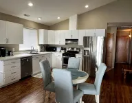 Waterfront 2 bed, 2 baths, 1364 sq ft, views of Mt Rainer, Seattle, and more. - Hot Tub