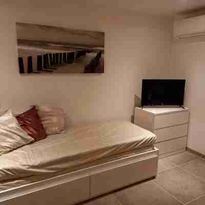 Cosy studio 2mn walk from the beaches small sea view Rooms