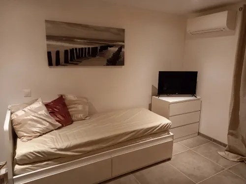 Cosy studio 2mn walk from the beaches small sea view - 3 tähden
