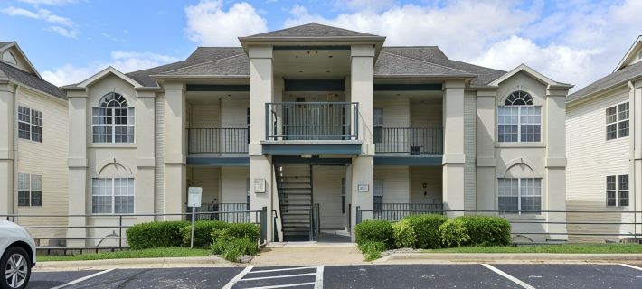Spacious 3 Bedroom-3 Bath Condo / Gorgeous Views / Heart of Branson / Affordable Hotels in Branson