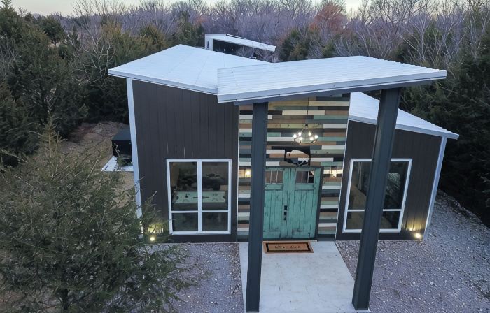 Bison Cabin with Hot Tub, Air Hockey & Pool Table, South of Norman