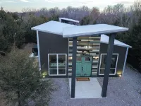 Bison Cabin with Hot Tub, Air Hockey & Pool Table, South of Norman Hotels in McClain County
