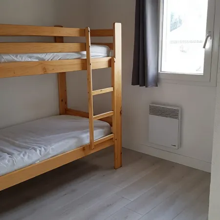 House 5 minutes from the beach, shared swimming pool in the residence