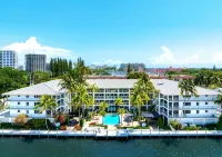 Serene Waterfront 2BR 2BA with Intracoastal Views, Pool, Balcony, Parking - Bungalows