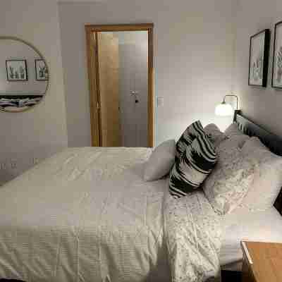 Gateway to Rocky Mountains -1 Bdr Suite/Kitchen/AC/UG Pk/Gym Rooms