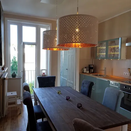 extravagant old building 80m² center, Lübeck, 3 bedrooms, kitchen, XXL sofa