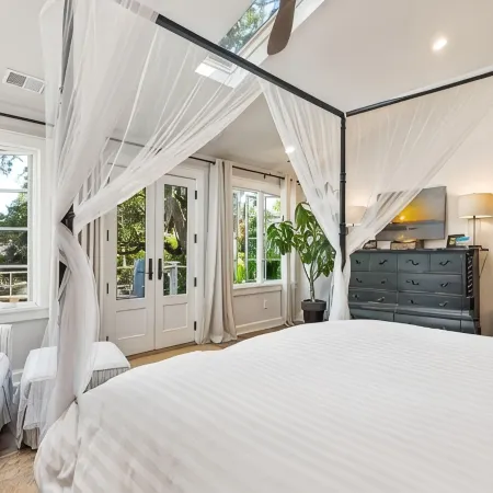 SERENITY SHORES Private Luxury 5-Level Tropical Oasis, Pool, Steps to Beach