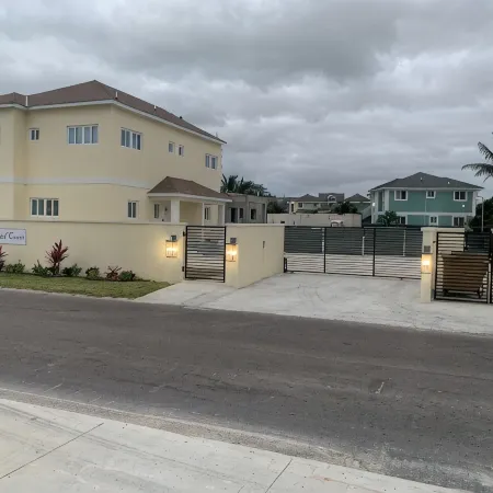Modern Townhouse Near Beach and Grocery Store