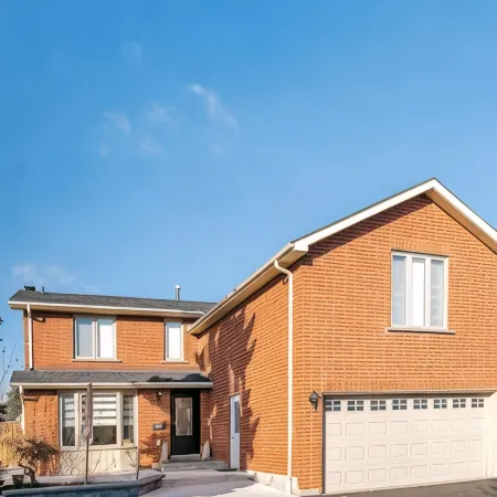 Pearson Gateway Executive Suite – 2Br + 2 Parking