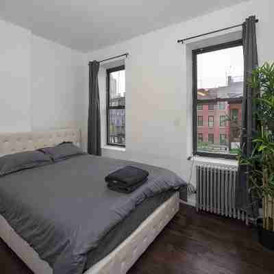 Ultimate Times Square Experience: 6-Bedroom Gem Rooms