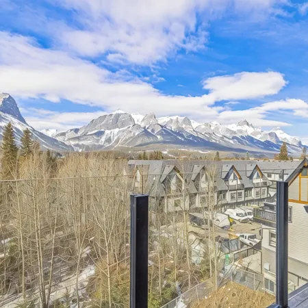 M6- sleeps 15, 5BR + 4.5BA+Hot-tub, AC, garage townhome, Canmore