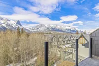 M6- sleeps 15, 5BR + 4.5BA+Hot-tub, AC, garage townhome, Canmore - บังกะโล