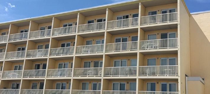 SUNRISE IN BED~BREATHTAKING OCEAN VIEWS~COUPLES RETREAT! Hotels in Hampton