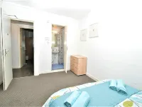 Waterfront Guest Accommodation Hotel di Greenock