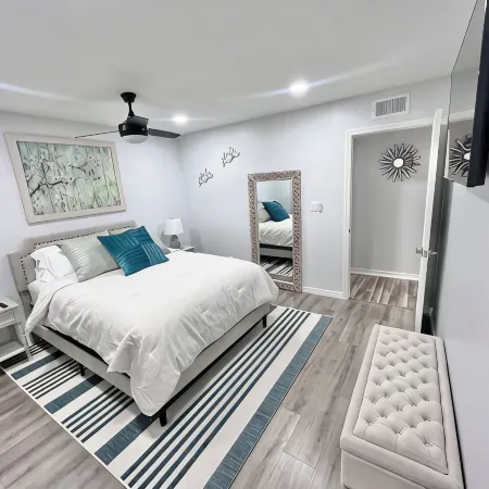 •Modern Stay Near Downtown & Top Attractions •