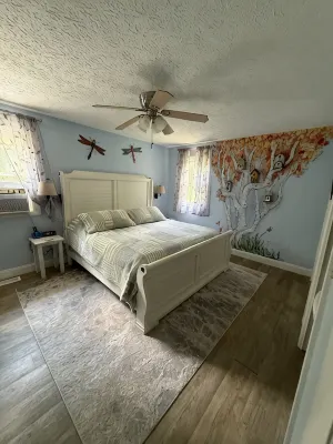gaze at Seneca Rocks from living room sofa - Homestays
