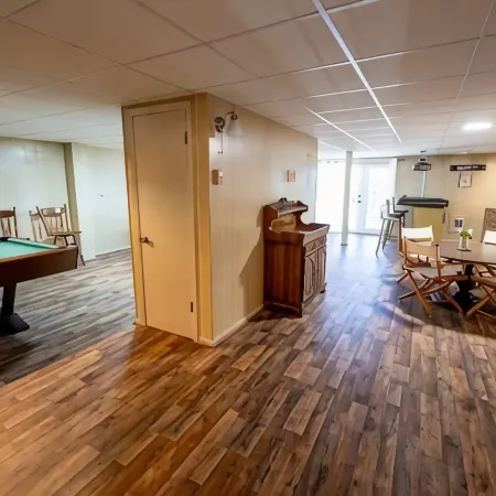 "18 Seasons" Seconds to Blue Ridge Parkway, & Mabry Mill. Game room w/Bar