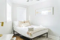 Comfortable and Trendy Design 1Br in Lincoln Square - Condos