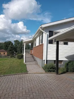 Romantic/family-friendly 3-bedroom home with fireplaces, central AC, and WiFi - 3 stjerner