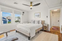 New Boutique Downtown Home, Shops, Patio, Office, Pets, Walk to Dining