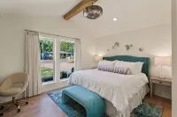 The Oyster - East Beach-Saltwater Pool, Hot Tub, Fire Pit, Ping Pong & Corn Hole - Boutique
