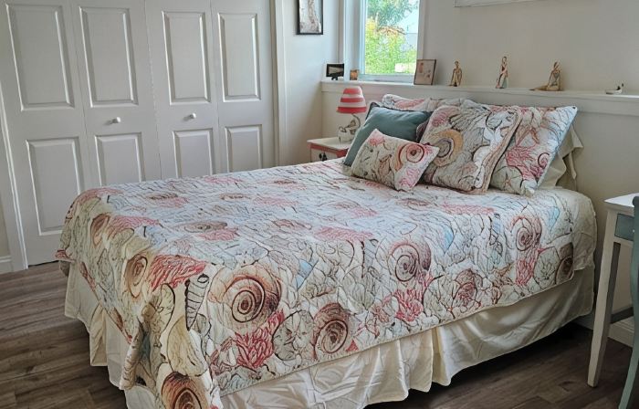 Guest Suite, 1 Bedroom, Living Room, Dining Area, Shower, Off Street Parking