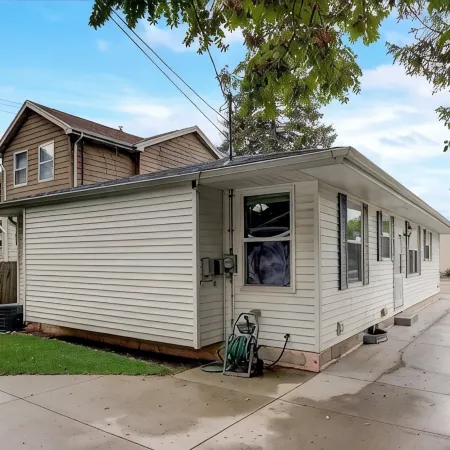 Modern 3 BR Minutes to WI Statefair, MKE Zoo, Brewers, & Hospital