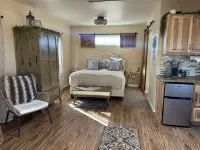 Beautiful cabin retreat with gorgeous views! Pet friendly with wide open spaces. - 小木屋