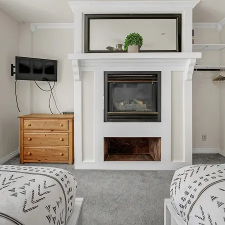 Double Queen Suite - Five Guests - Secluded Views