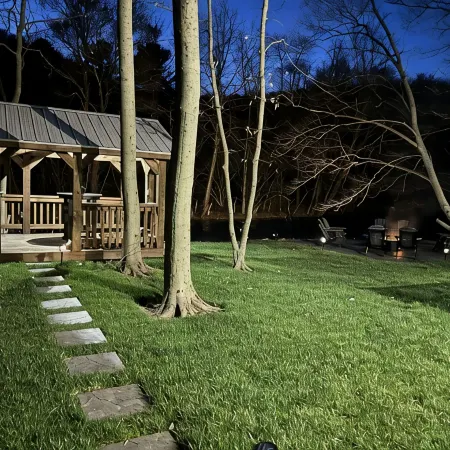 Gone Fishing cabin- family-friendly, riverfront & minutes from East Branch Lake.