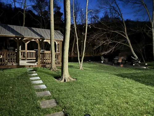 Gone Fishing cabin- family-friendly, riverfront & minutes from East Branch Lake. - Chalets
